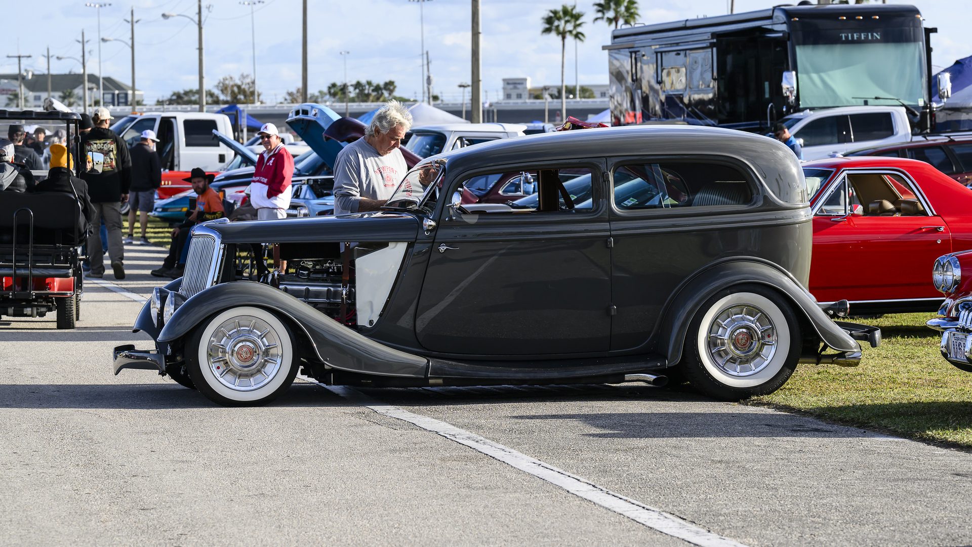 Show cars at the Daytona Turkey Run®