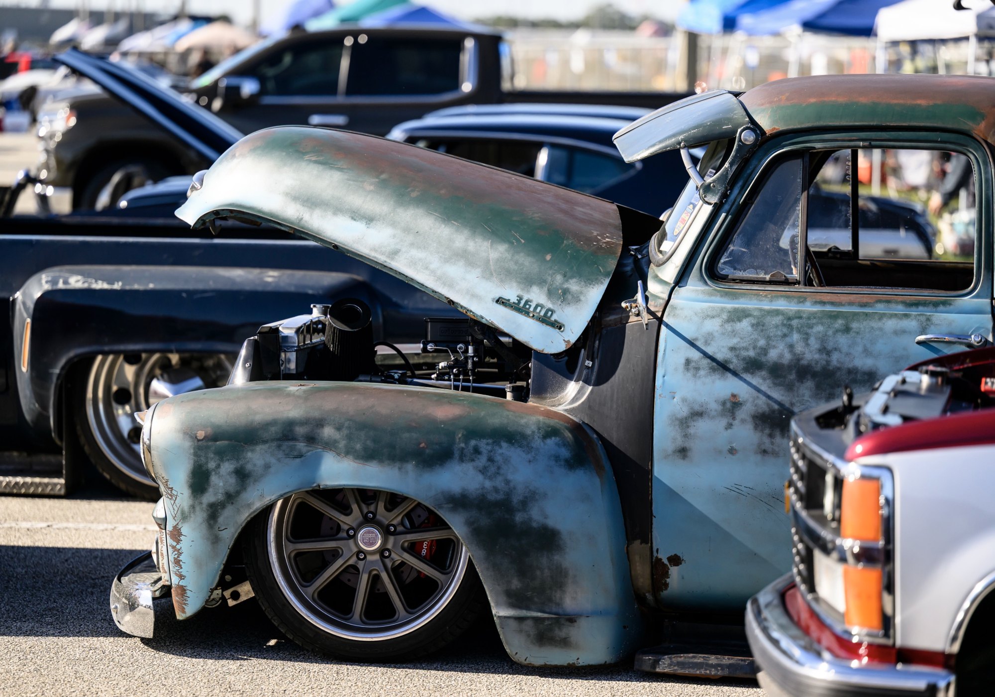 Show cars at the Daytona Turkey Run®