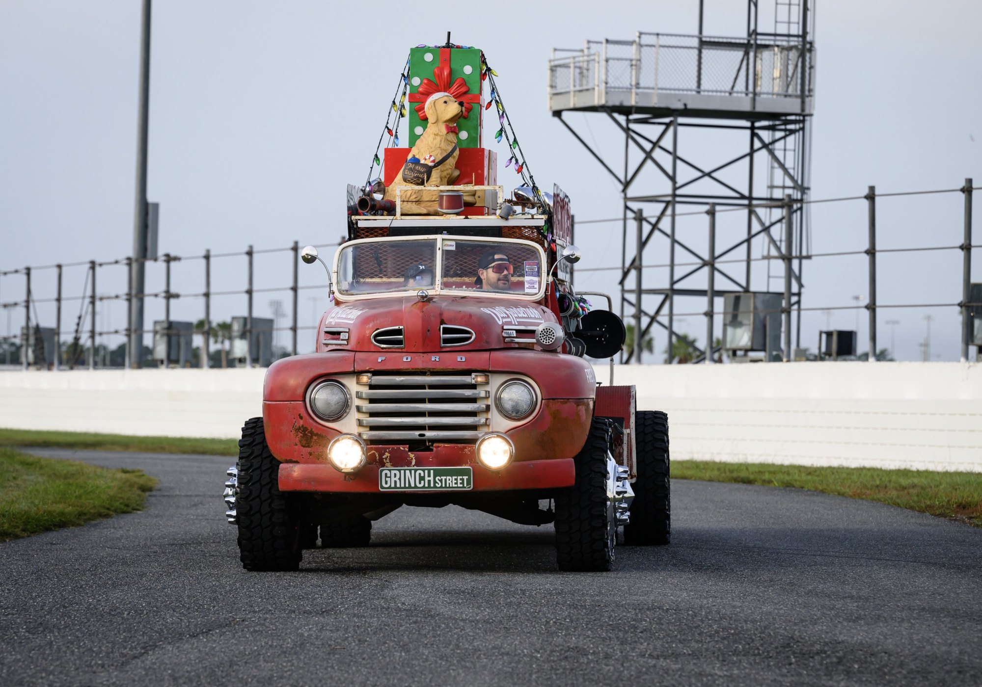Show cars at the Daytona Turkey Run®