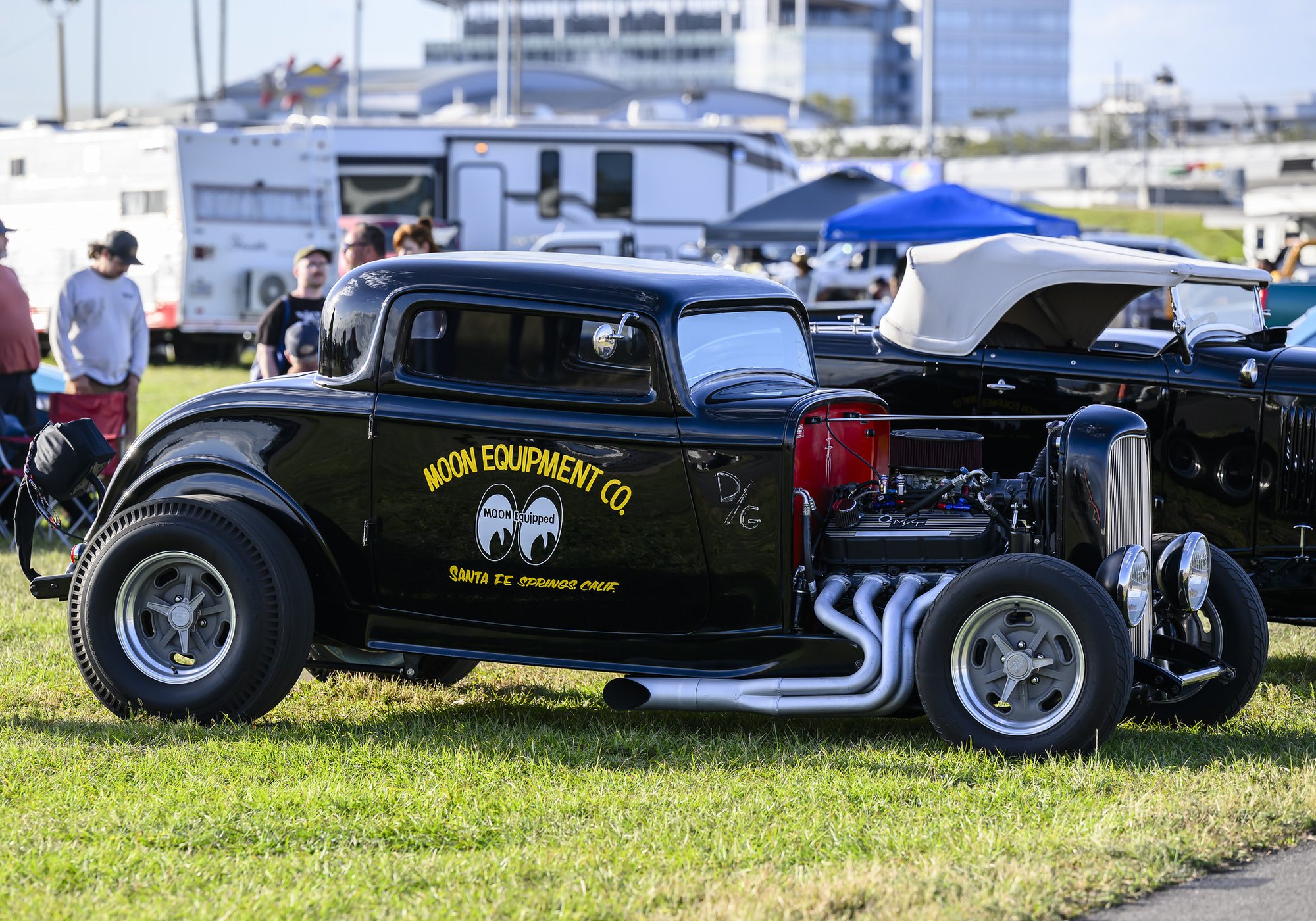 Show cars at the Daytona Turkey Run®